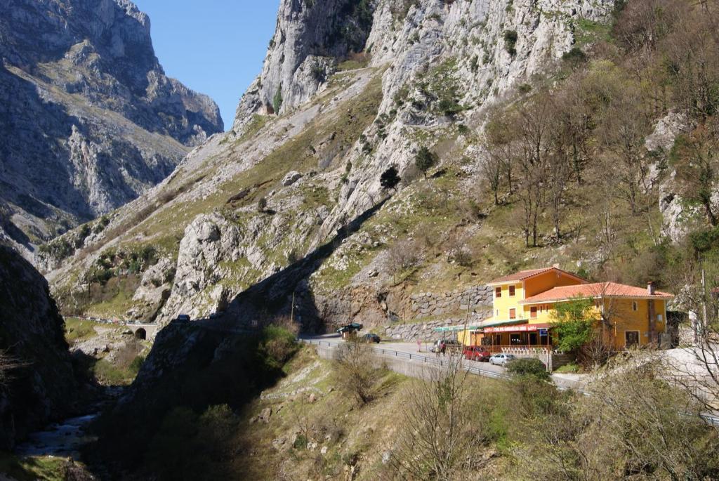 Hotel Garganta Del Cares Poncebos Exteriör bild